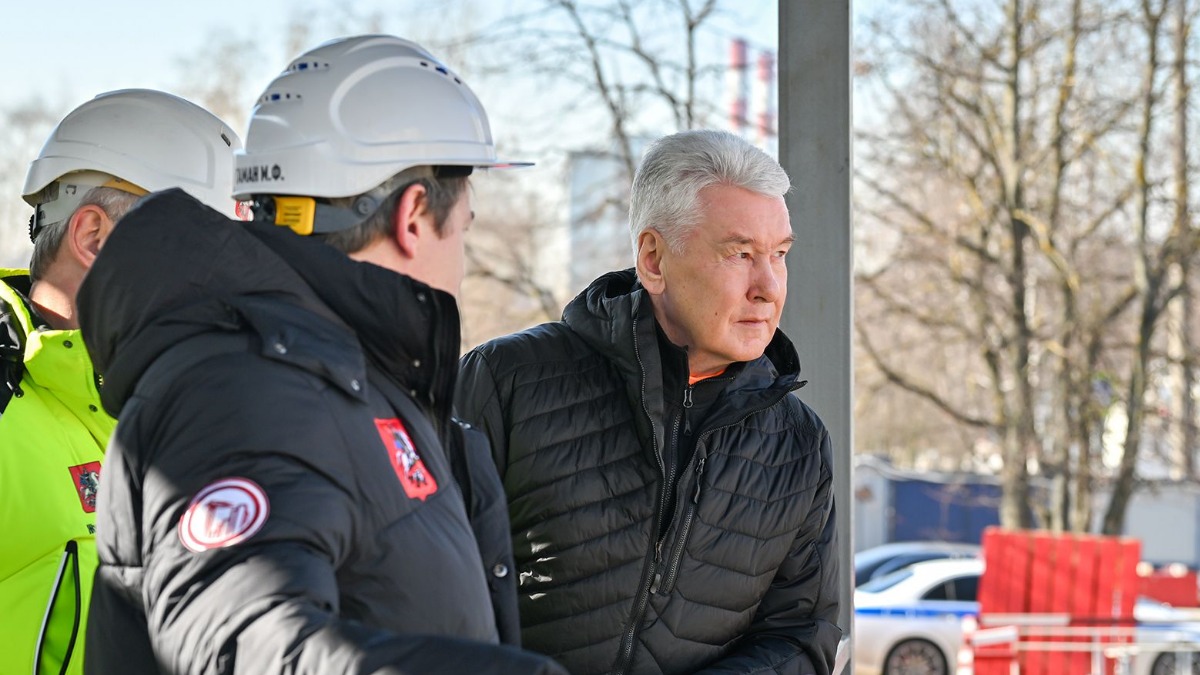 Мэр Москвы Сергей Собянин осматривает строящуюся станцию «Гольяново» Арбатско-Покровской линии метрополитена. Она расположится вдоль Уссурийской улицы на пересечении с улицами Сахалинская и Хабаровская