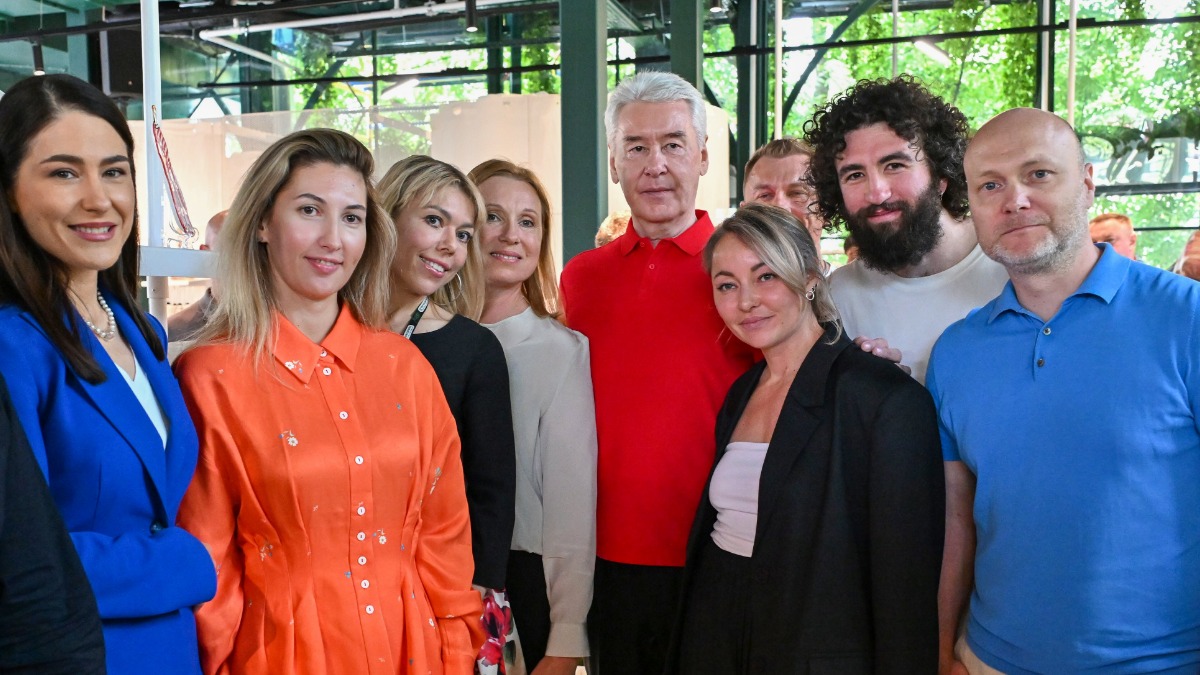 Мэр Москвы Сергей Собянин на площадке «Зеленого маркета» программы «Сделано в Москве» встретился с предпринимателями. Представители малого и среднего бизнеса вносят значимый вклад в экономику столицы