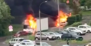 Грузовик и автобус загорелись на стоянке в Подольске