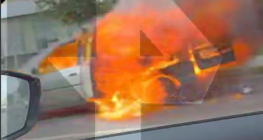 Автомобиль загорелся на Ленинском проспекте в Москве