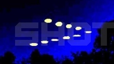 Shot: Группа НЛО в виде треугольника пролетела над Краснодарским краем
