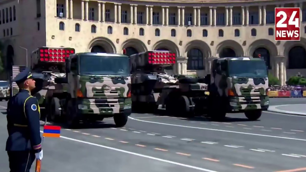 Российскую военную технику представили на параде в Ереване
