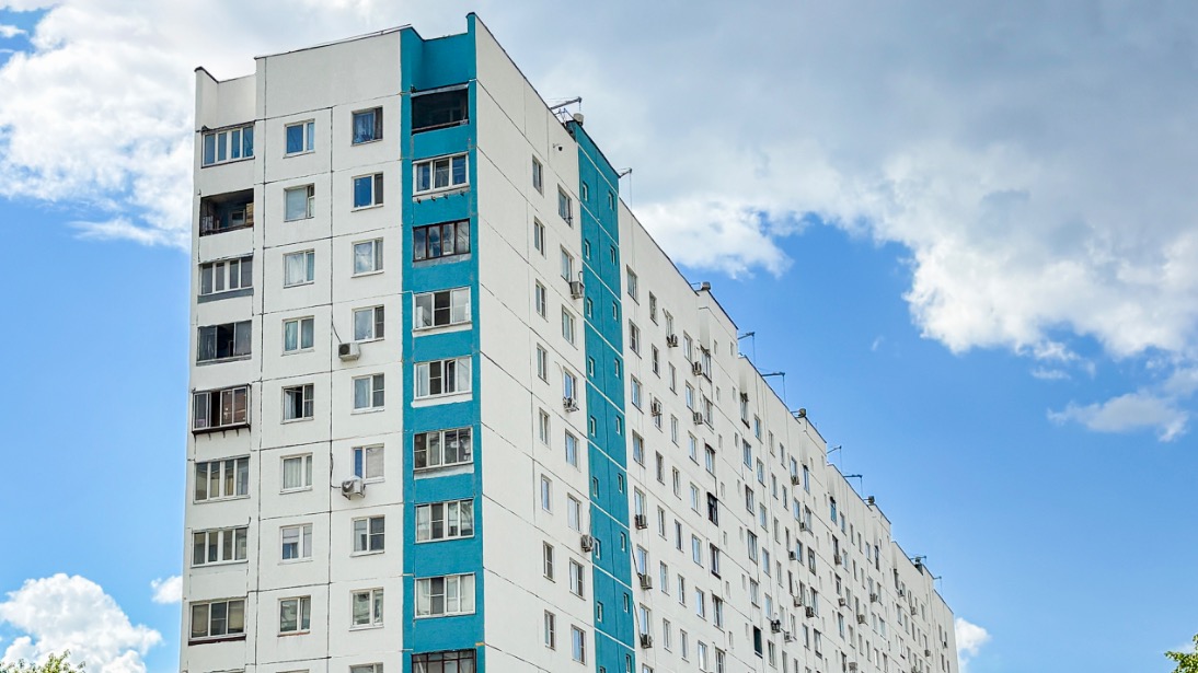 На северо-востоке Москвы проходит капитальный ремонт жилого дома 1983 года постройки