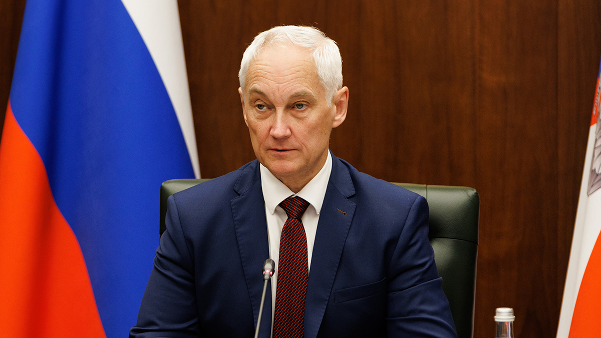 Белоусов наградил медалью командира корвета, отпугнувшего датский вертолет