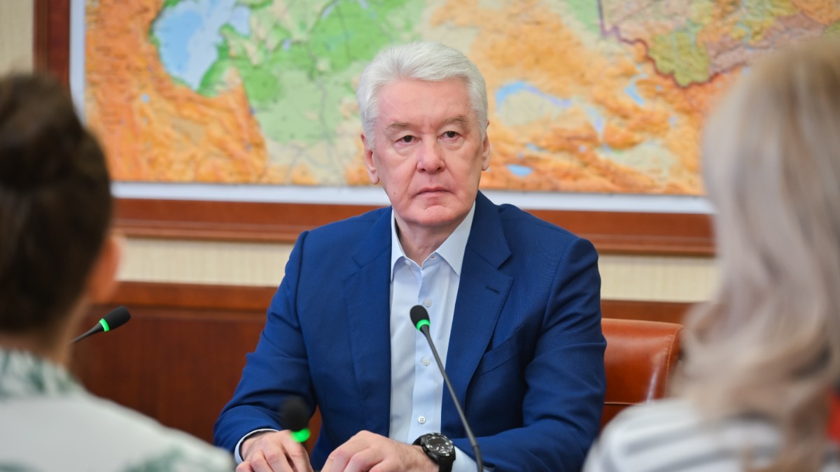Мэр Москвы Сергей Собянин провел личный прием граждан. Большинство вопросов от москвичей касались создания комфортных условий для жизни: открытия бассейна, школы, центра госуслуг и других объектов