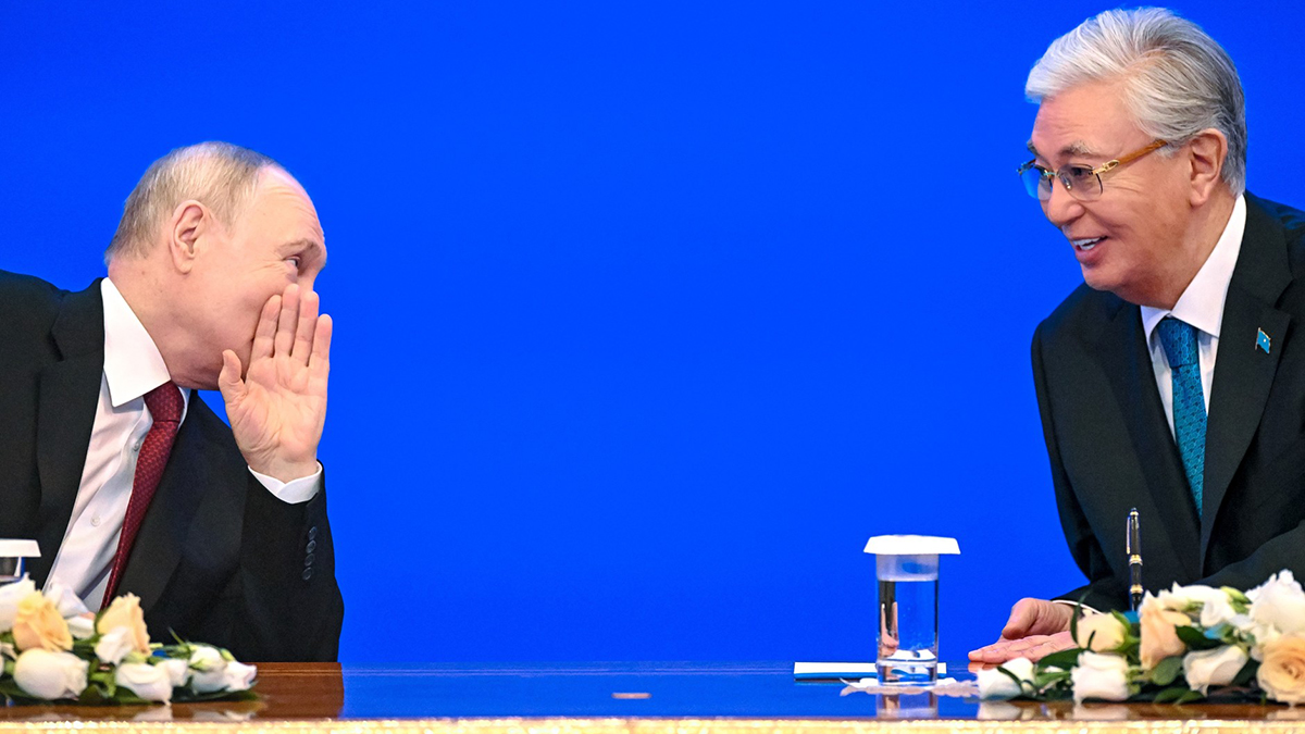Владимир Путин провел переговоры с Касым-Жомартом Токаевым в Омске