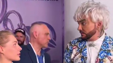 «Вы мальчик?»: Киркоров с матом убежал от девушки, заговорившей басом