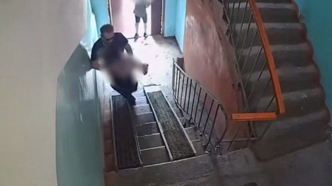 Мужчина в Тюмени попытался изнасиловать пятилетнюю девочку в подъезде