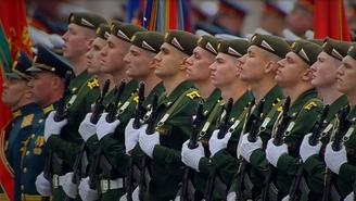 Кадры работы бойцов СВО показали во время трансляции парада Победы