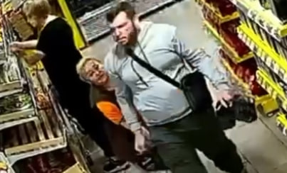 Двое мужчин украли девять пачек кофе из магазина на Вешняковской улице в Москве