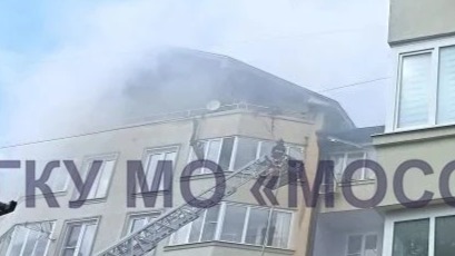 Площадь пожара на крыше многоэтажки в Звенигороде составила 300 «квадратов»