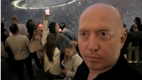 «Я офигел, товарищи»: Бурунов признался, что его потрясло шоу Канье Уэста в Турции