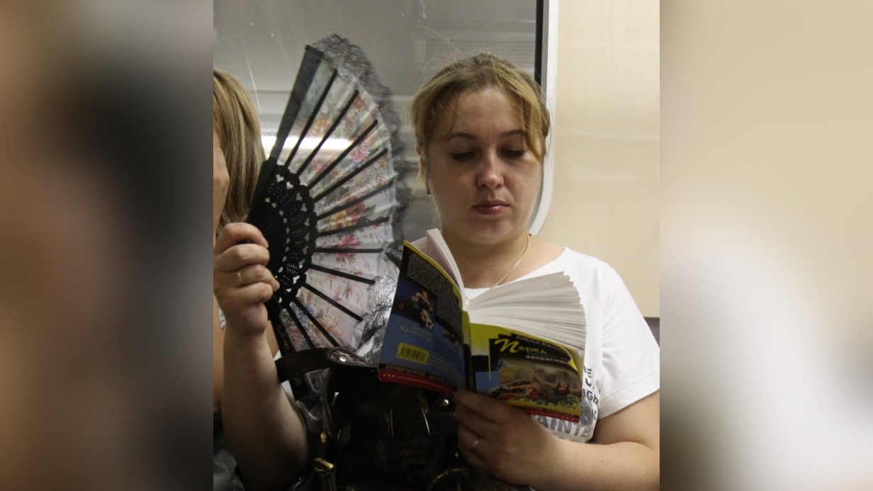 По данным недавнего опроса ВЦИОМа, детектив остается одним из популярных жанров литературы, их читает 41 процент россиян. И, зачастую, происходит это в метро