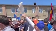 Голубь мира, которого пытался запустить Пашинян, дважды упал на землю