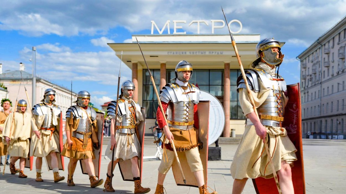Фотовыставку «Времена и эпохи» покажут на станции метро Проспект Вернадского