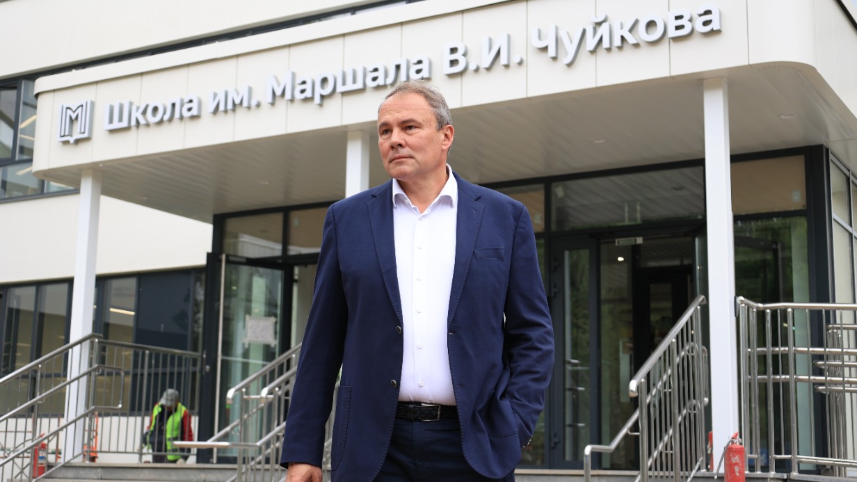 Вице-спикер Госдумы Петр Толстой проконтролировал ход ремонта школ в районах Выхино-Жулебино и Кузьминки