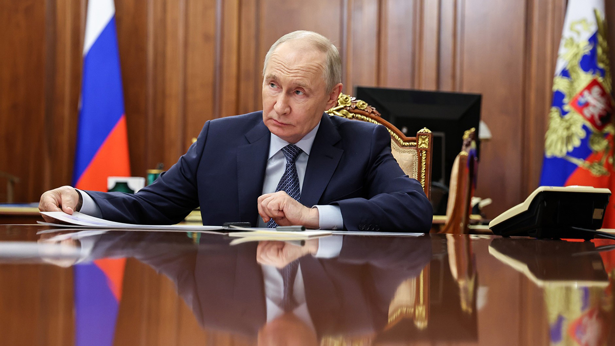 Путин подписал закон об аресте имущества уехавших за рубеж граждан, нарушивших закон