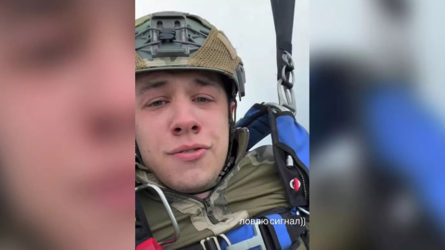 «Ловлю сигнал»: рэпер Макан показал, как прыгает с парашютом в армии