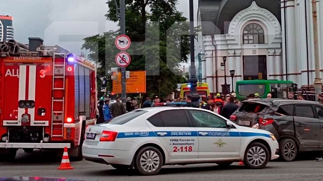 Shot: Сбивший людей в Екатеринбурге водитель потерял сознание и ничего не помнит