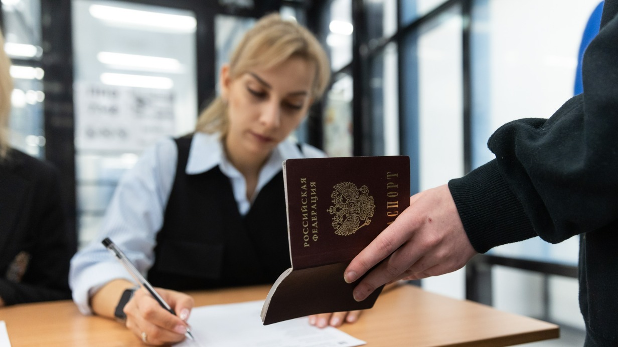 В столице начались ЕГЭ по физике и обществознанию