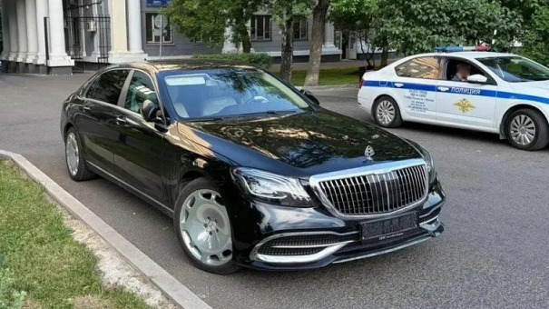 В Москве задержали водителя Maybach за езду с подложными номерами