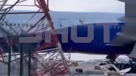 Самолет врезался в мачту наземного радара в аэропорту Антальи
