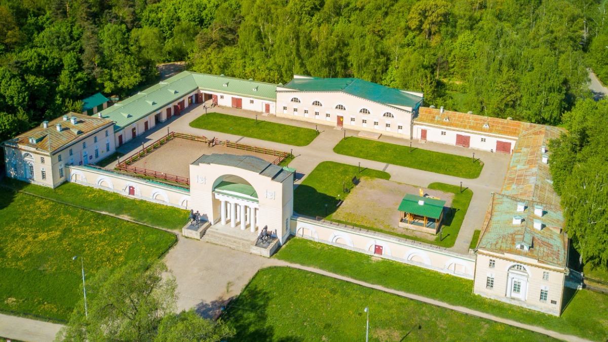 Собянин: В этом году начнем второй этап реставрации Конного двора в Кузьминках 