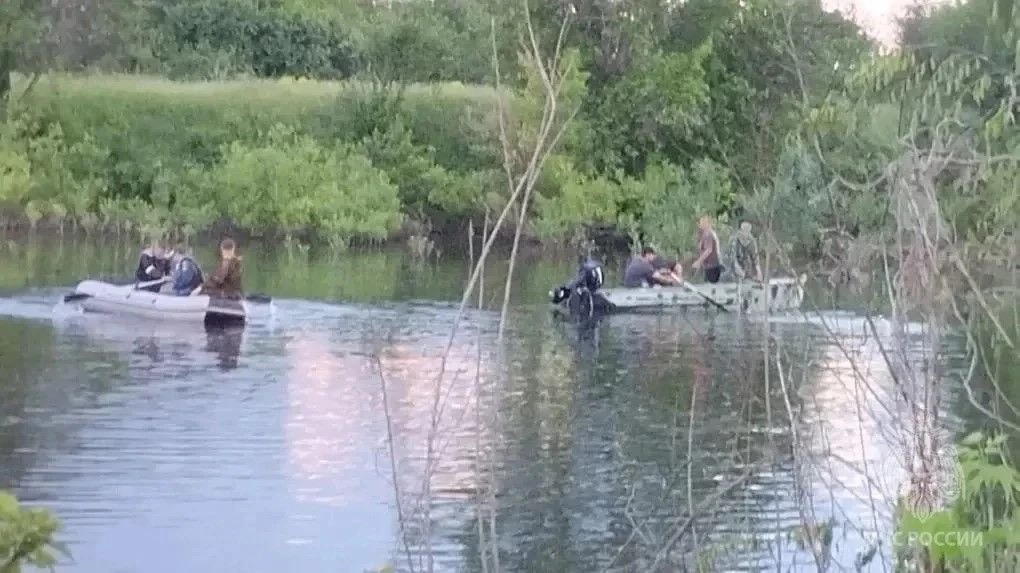 На Алтае ищут двух детей и мужчину, упавших в озеро