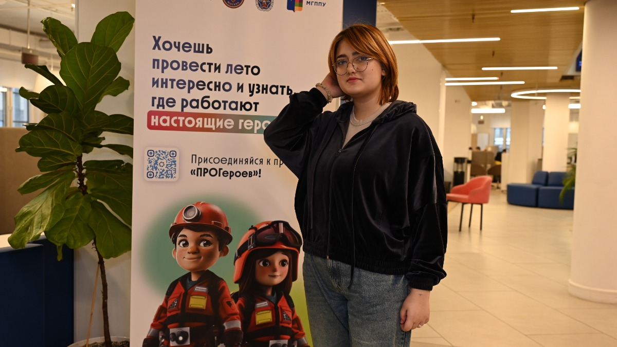 Ученица 8-го класса Иоанна Холназарова, которая мечтает стать вожатой, в центре «Моя карьера»