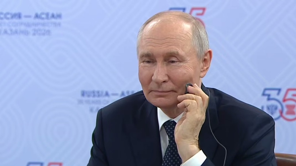 Путин на английском помог президенту Филиппин разобраться с оборудованием