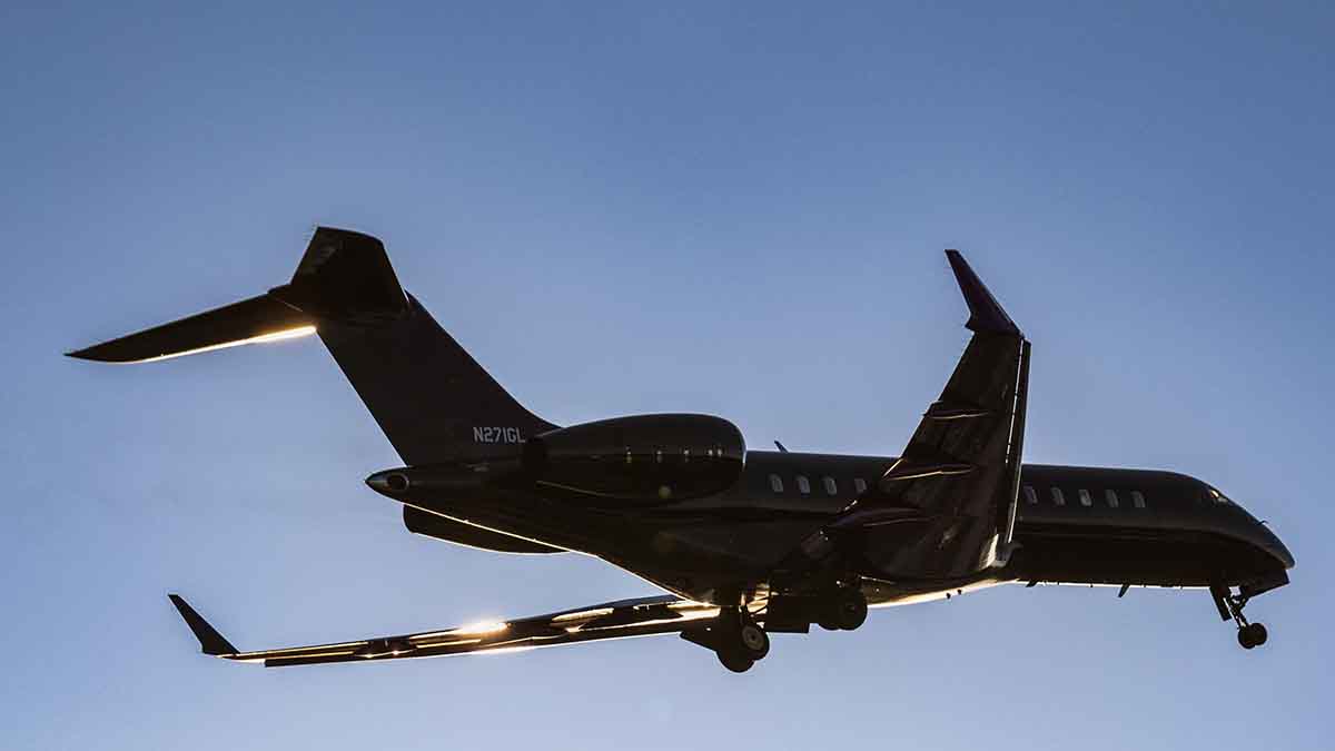 Бизнес-джет Bombardier Global Express XRS за 10 миллионов долларов повредили в аэропорту Шереметьево — Baza