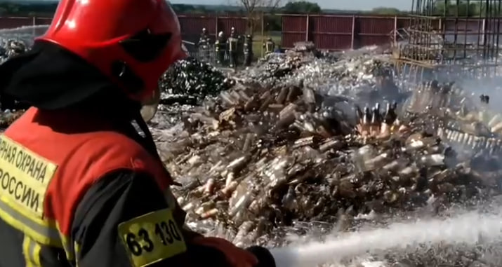 Склад с просроченным алкоголем загорелся в деревне Городище под Воскресенском: подробности