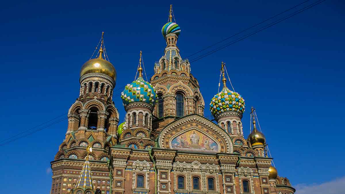 Верхние строительные леса сняли с колокольни Спаса на Крови