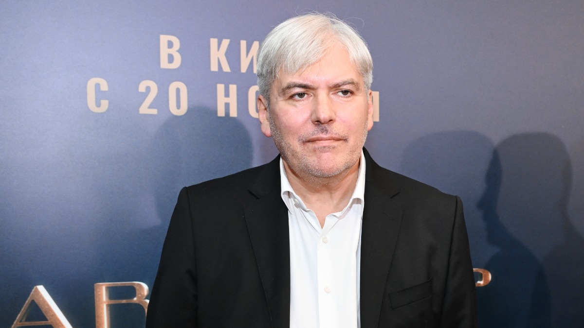 2025 год. Москва. Кинотеатр «КАРО 11 Октябрь». Писатель Евгений Водолазкин на премьере фильма «Авиатор», снятого по мотивам его романа