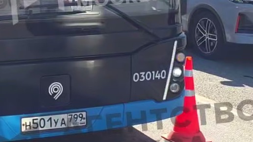 Автобус столкнулся с легковушкой на улице 800-летия Москвы 26 июня 2026 года: фото, видео