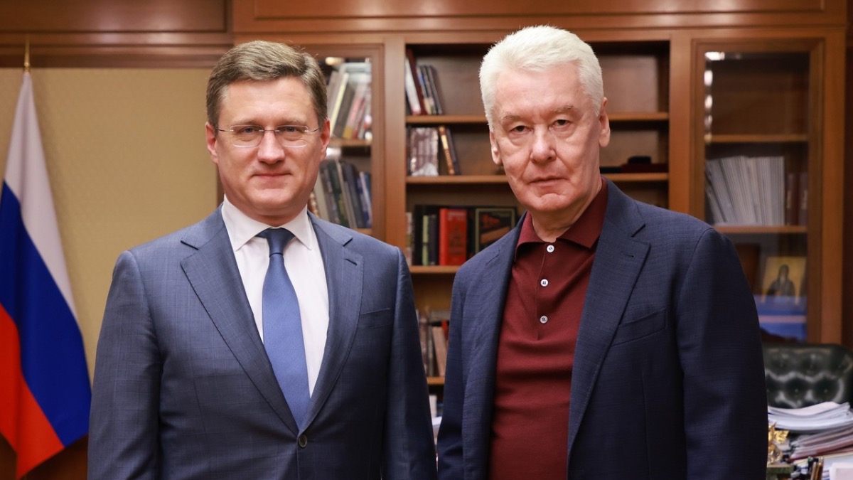 Новак обсудил с Собяниным обеспечение снабжения потребителей нефтепродуктами