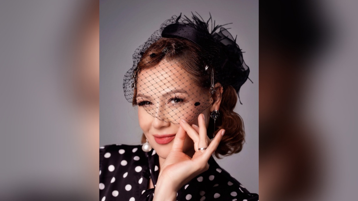 Певица Диана Теркулова начала свой путь в группе «Шоколад», а широкую известность ей принесло участие в легендарных «Воровайках»