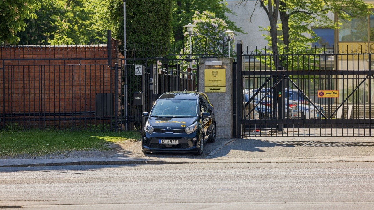 Дроны вновь атаковали посольство России в Швеции