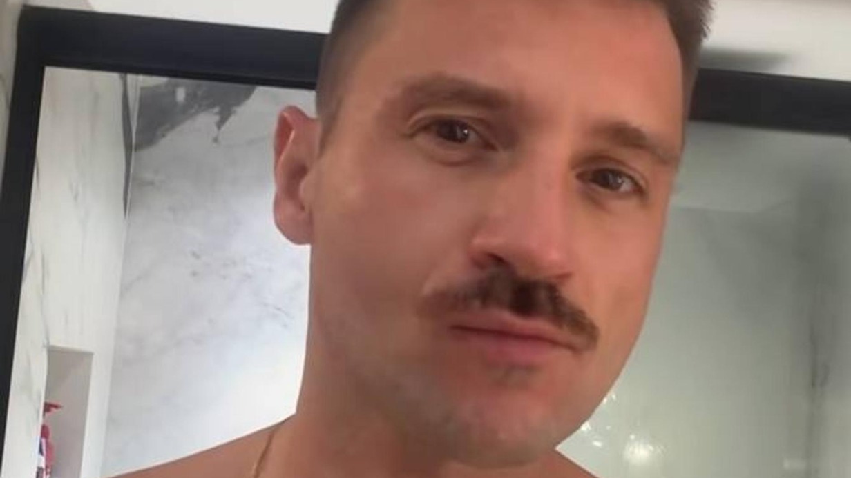 «А почему бы и да»: Сергей Лазарев показал себя с усами