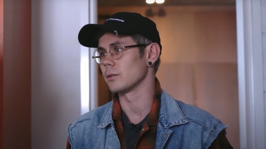 Блогера Яна Топлеса уличили в измене жене на вечеринке