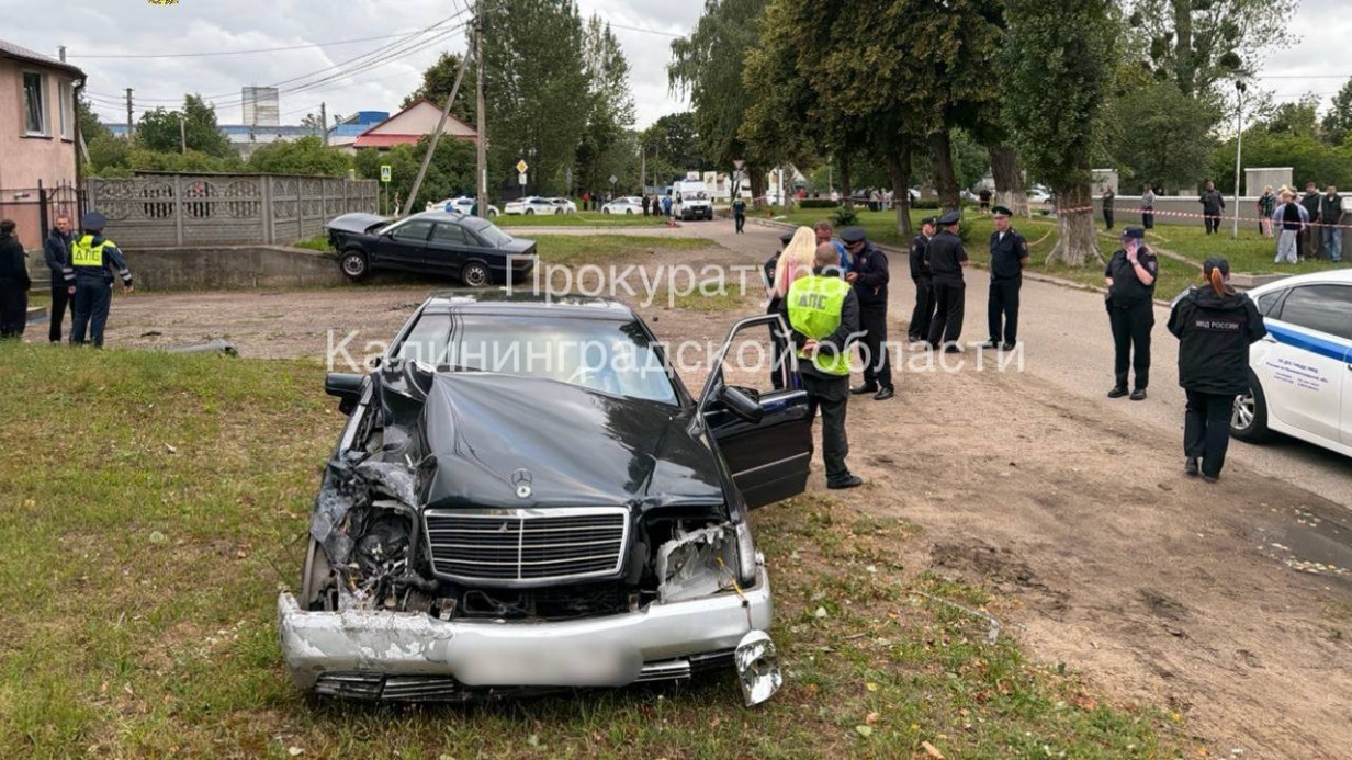 Трехлетний мальчик погиб: в Калининграде пьяный водитель сбил женщину с двумя детьми
