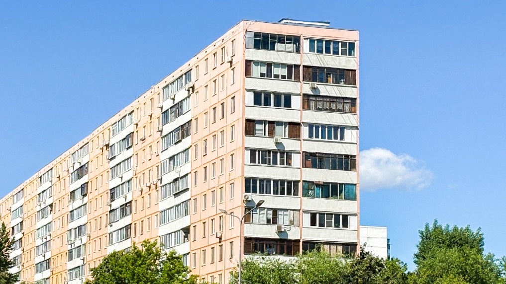 В шести жилых домах Москвы заменят более чем по 20 лифтов