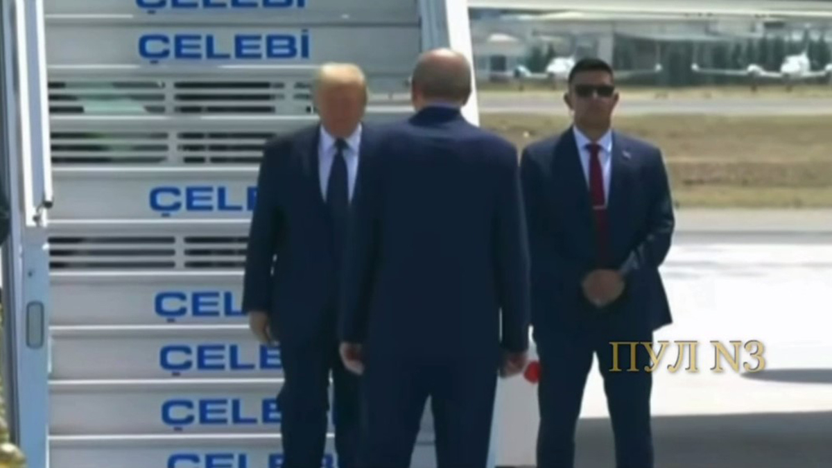 Эрдоган лично встретил Трампа в аэропорту Анкары перед началом переговоров