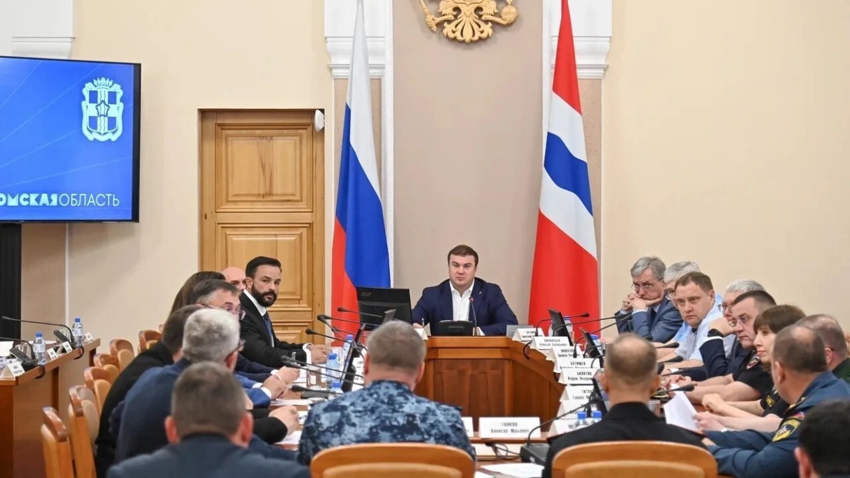 Специалисты ликвидируют последствия атаки БПЛА на Омский НПЗ