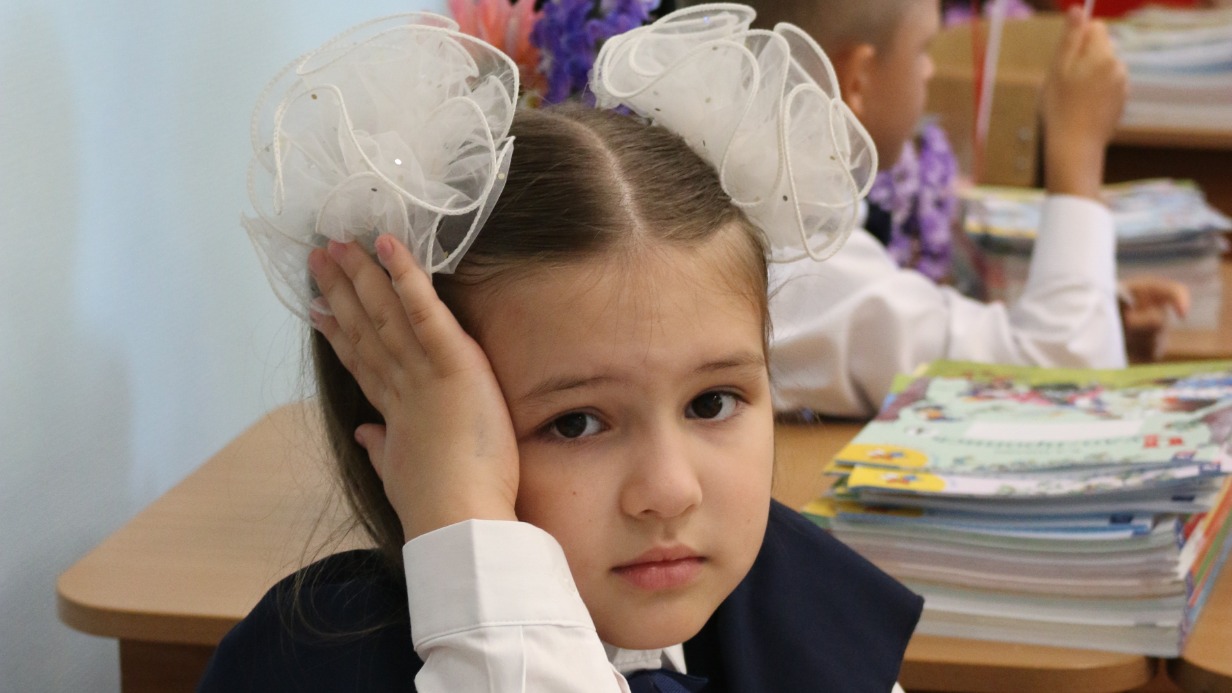 Юная москвичка Алиса Билялетдинова пошла в первый класс