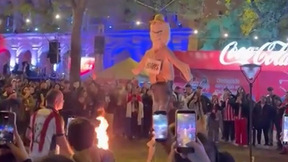 Чучело Мбаппе сожгли на фестивале в Парагвае