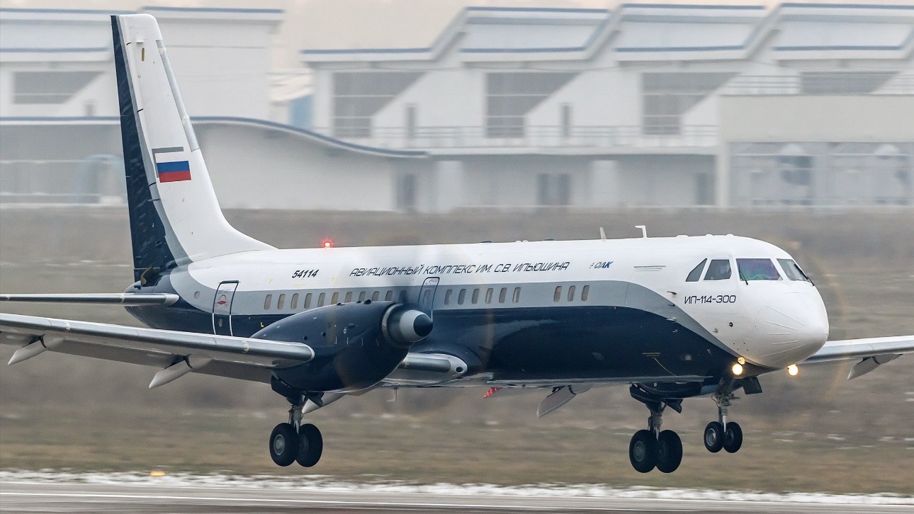 Новому российскому самолету Ил-114-300 не разрешили летать в дождь, жару и холод