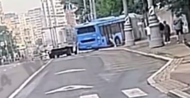 ДТП с участием автобуса и «газели» на Нижегородской улице в Москве 10 июля 2026 года: видео