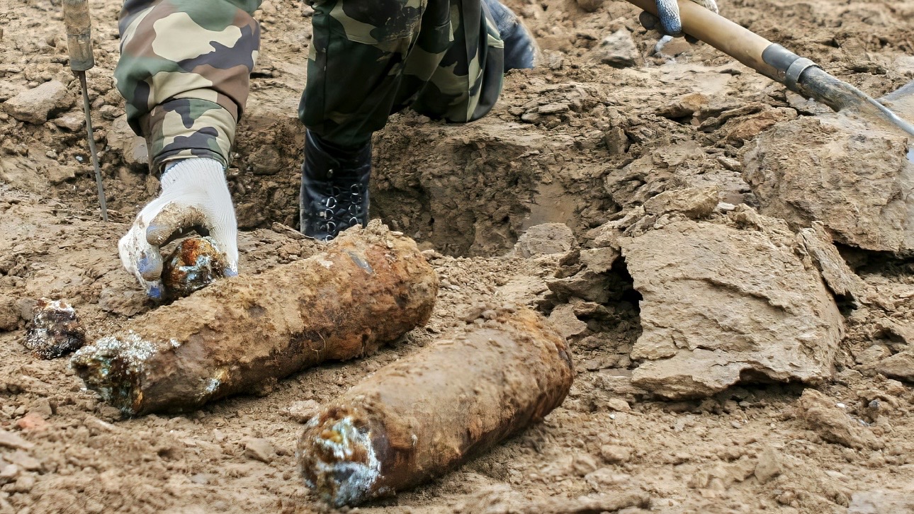 Снаряд времен Великой Отечественной войны нашли в Тихвинском переулке в Москве
