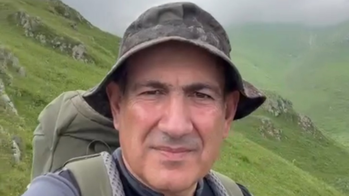 Пашинян выложил в Сеть несколько видео своего восхождения в гору